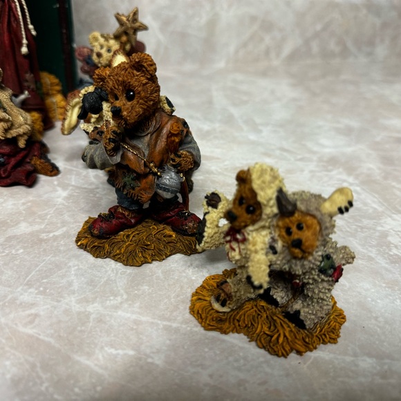 Boyds Bears The BearStone Collection Nativity series, 1, 2, 3 and 4. - Picture 5 of 11